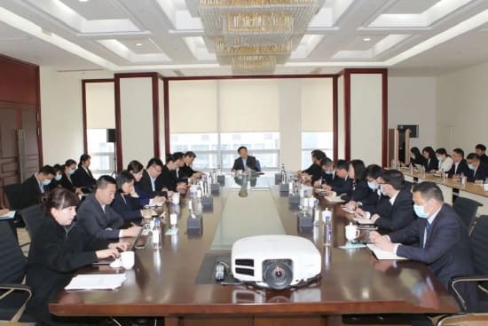 联创集团学习传达全国两会精神 加快数智技术自主创新 推动企业高质量发展